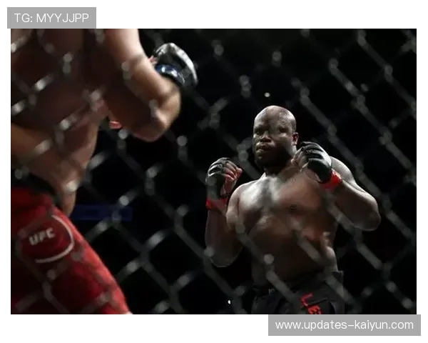 “黑色野兽”德里克·刘易斯复出战遭TKO，职业生涯面临挑战。